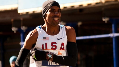 Keflezighi on his way to winning the 2010 New York City Marathon