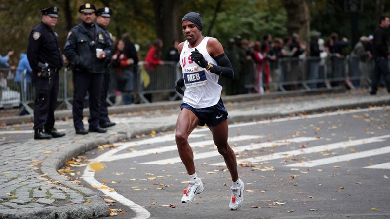Keflezighi well on his way to winning the 2010 New York City Marathon
