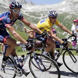 Sports SPO Cycling riding bicycle tour_de_france helmet sunglasses FRANCE:FRA group action full_length