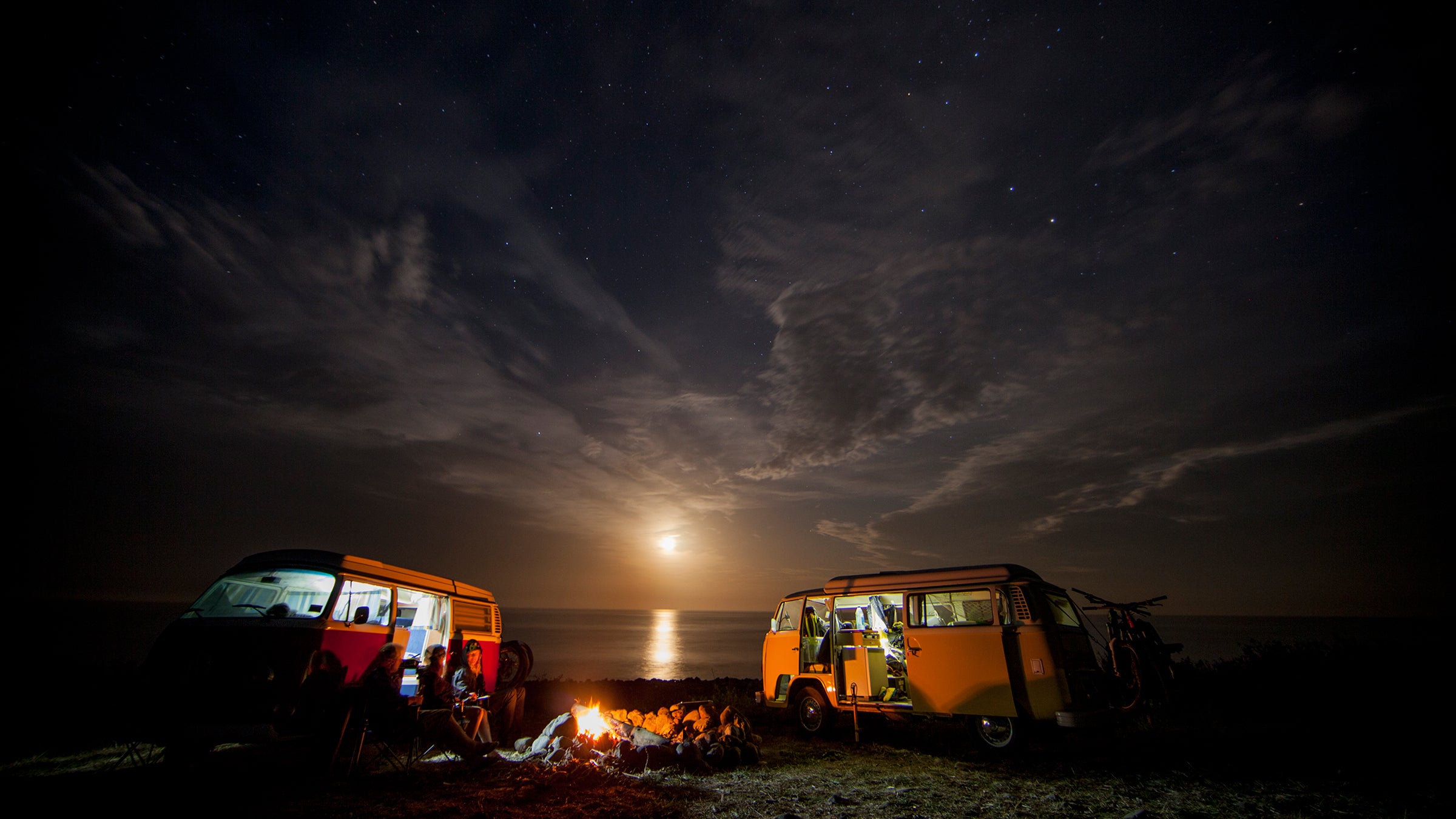 New Zealand Van Life Outside Online Viewfinder surfing