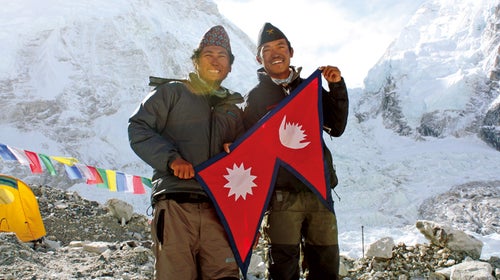 ԹϺOnline Flying Off Everest flying off Everest journey from sea summit sherpas Dave Costello Dave Costello 8 months Bay of Bengal Ganges river kayak paraglide paraglider climb peak ocean sea Lakpa Tsheri Sherpa Sano Babu Sunuwar Nepali flag base camp