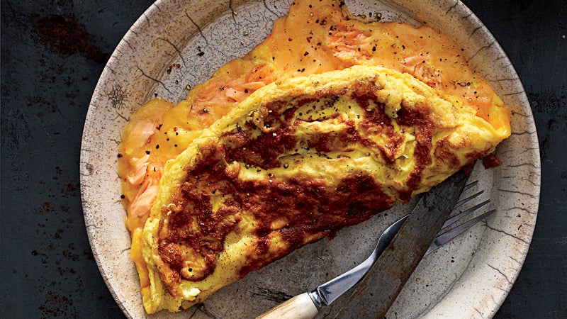 Cheddar cheese omelet with smok