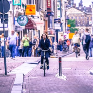 amsterdam bike helmet cycling cycling safety high vis helmet bicycle helmet bike-car accident cycling fatality intra-cranial bleeding bike lane netherlands