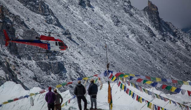Rockfall on Everest