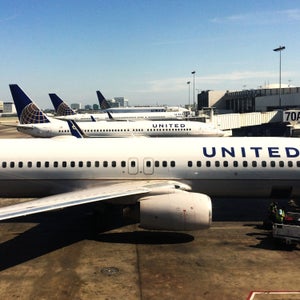 United alerted customers that their extremely low-priced flights were invalid after a glitch occured.