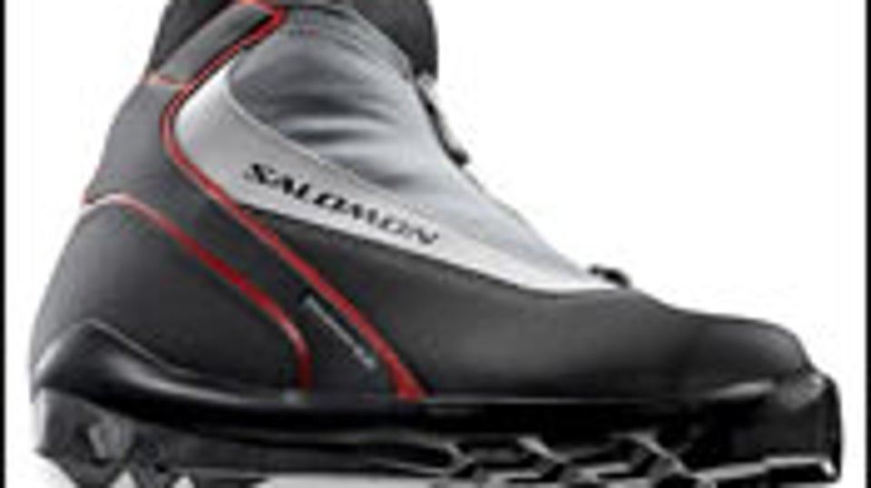 Which crosscountry ski equipment performs well on and off trails?