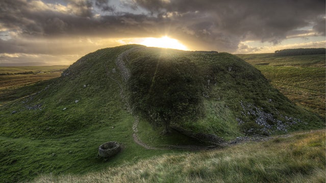 hadrian's wall britain hiking england