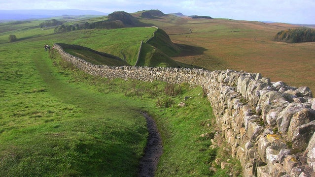 hadrian's wall hiking england britain