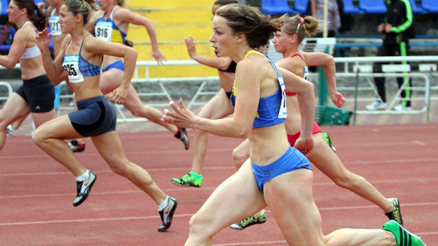 running sprinting women athletes