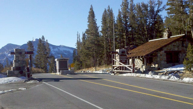 Tioga Pass, Entrance Station, Yosemite National Park, California, Winter, Snow,