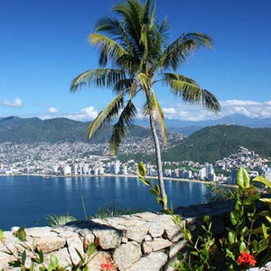 acapulco manuel ingrid hurricane catagory 1 stranded tourists mudslides landslides