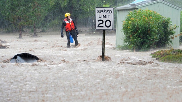 boulder floods video kayakers tubing idiots colorado flash floods flooding dead