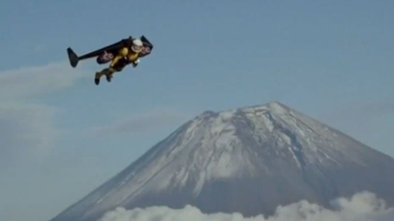 Watch Homemade Jetpack Flies Over Mount Fuji