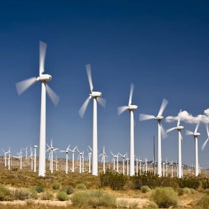 Buffett's MidAmerican buys $1 billion in wind turbines