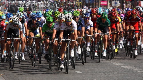 The men's peloton during the final stage of the 2013 Tour de France. This year, the women will race the same route.