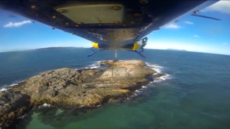 ԹϺOnline snorkelers stranded RACQ CQ helicopter chopper rescue rock Australia Queenstown