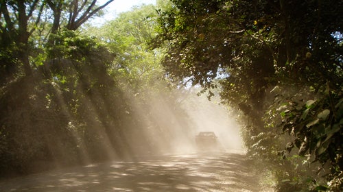In 1998, Ann Patton and John Bender moved to a remote compound in the jungle of Costa Rica. In their isolation they experienced a downward spiral that ultimately ended in John's death.