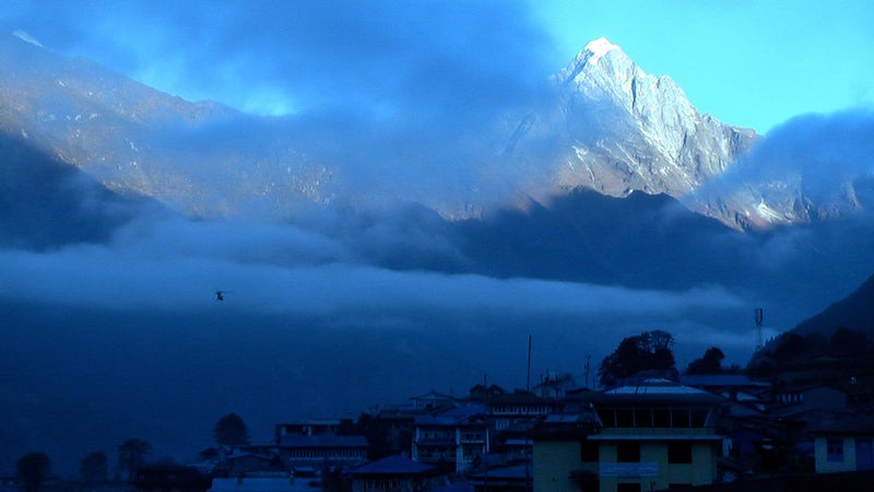 ԹϺOnline first Everest summit reported since avalanche April 18 mid-April Jing Wang Nepal South-side expedition Alan Arnette Himalayan Times helicopter Sherpas rope Hillary Step flight fly 20 decent Base Camp Camp 2 Khumbu Icefall Chinese climber ascent reached peak 7 Summits both poles record