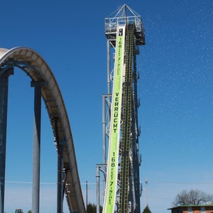 There are more than 168 reasons to eat lunch after you strap into one of VerrĂ¼ckt's rafts. schlitterbahn water slide world's tallest water slide outside online outside magazine netting protective drop ascend height speed fast insanity
