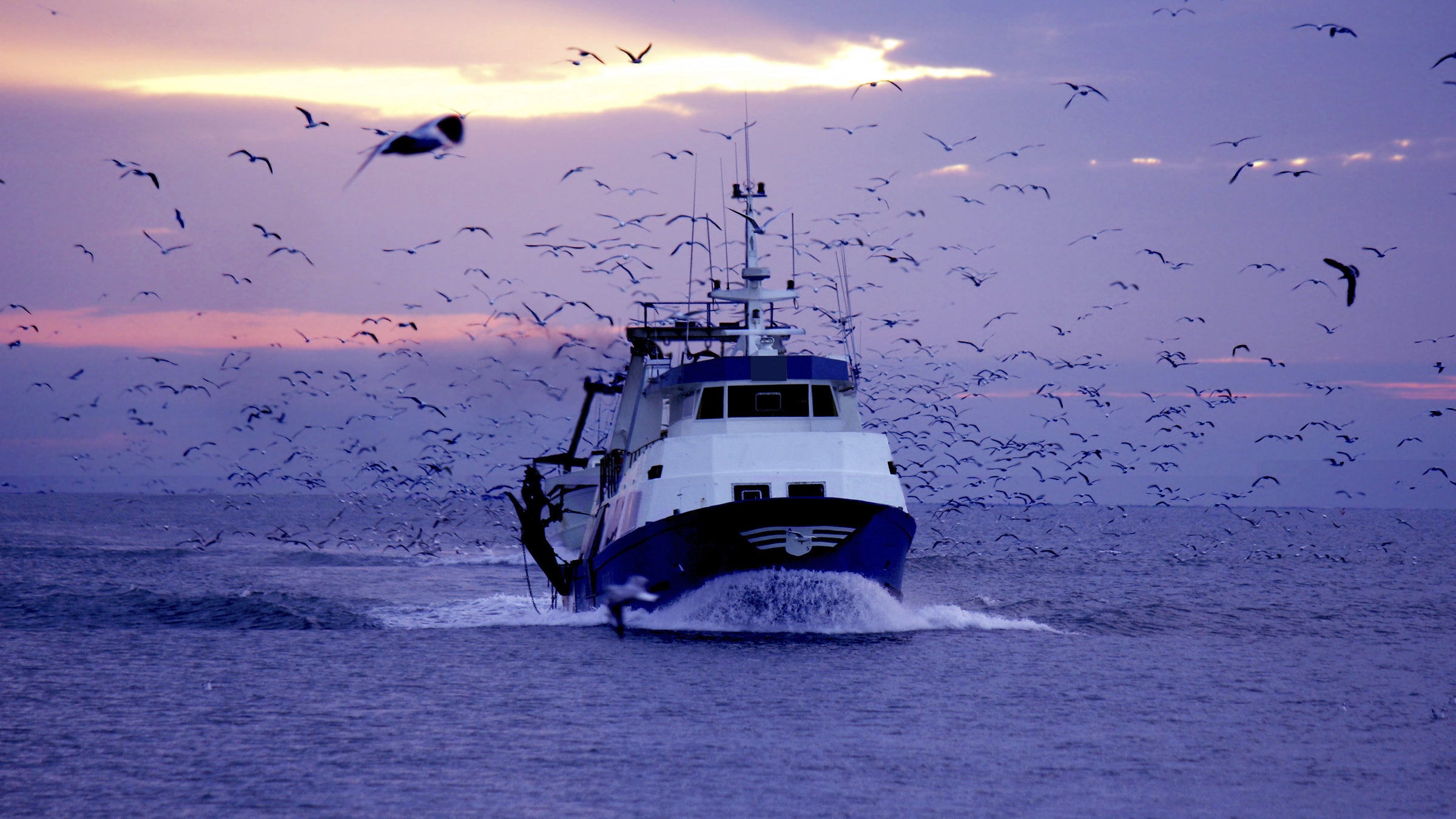 Premium Photo  Deep sea fishing reel on a boat during sunrise