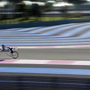 francois gissy exotic thermo engineering speed record biking cycling ferrari rocket powered bike