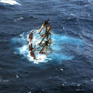 ship vessel sailboat rescue submerge sunk sank Atlantic Ocean USCG U.S. Coast Guard Coast Guard Air Station Elizabe NC N.C. North Carolina Hatteras save Hurricane Sandy