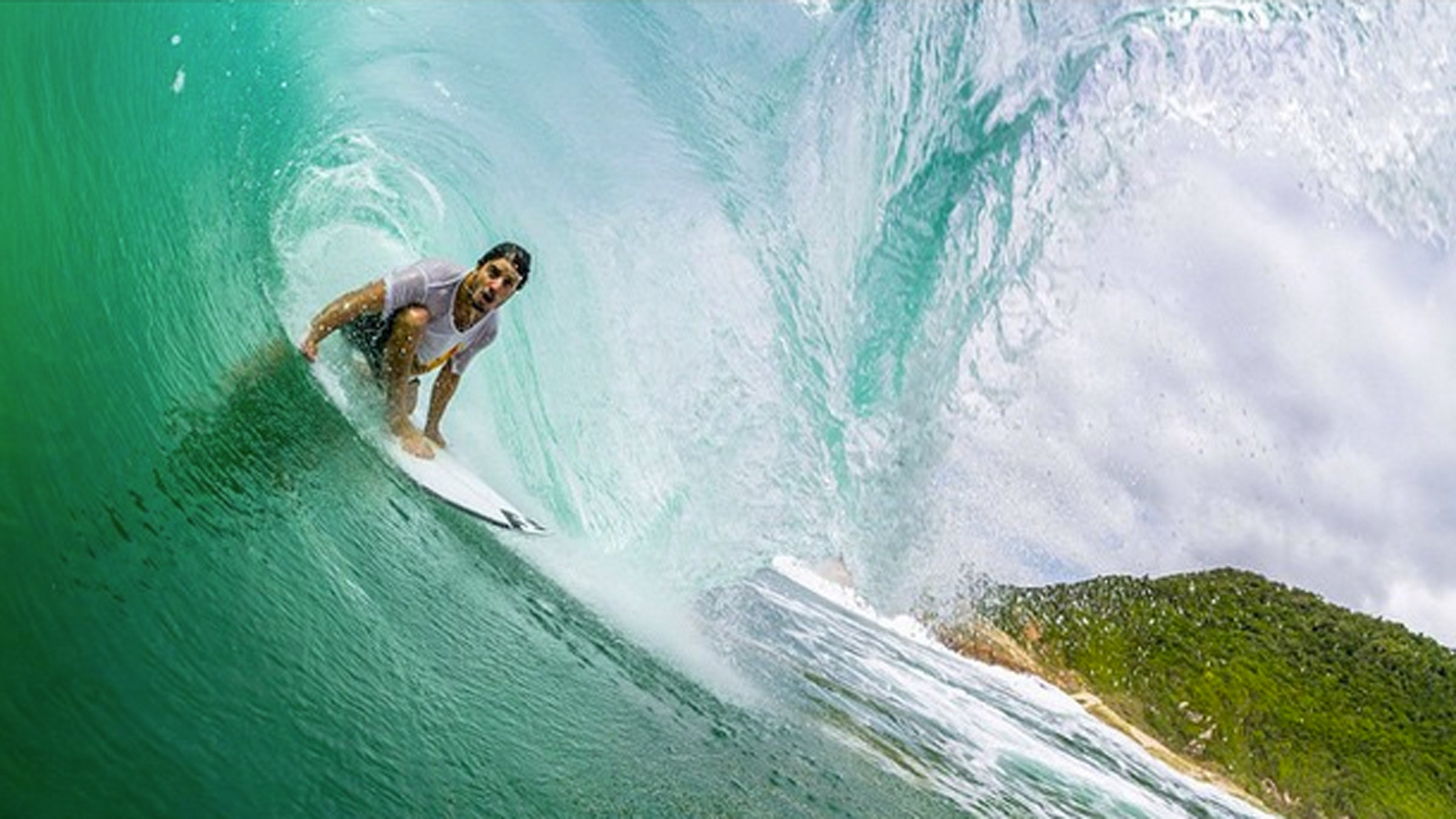 ricardo dos santos surfing