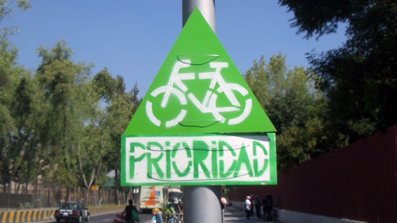 Colectiva Camina Haz Ciudad installs DIY bike lanes and safety reminders around Mexico City.