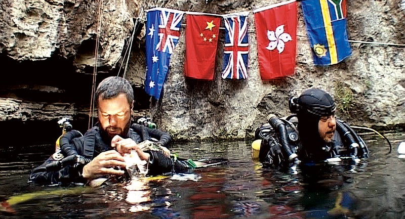 Dave Shaw, left, and Don Shirley just after 6 a.m. on January 8, 2005, moments before Shaw's descent.