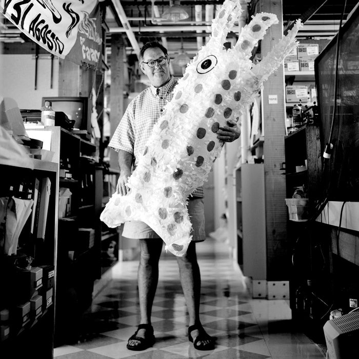 国产吃瓜黑料 July 2006 Humboldt sea shrimp squid ocean eery beast 20 mph human flesh expert William Gilly scientist with California lab creature underwater floatie toy blow-up laboratory