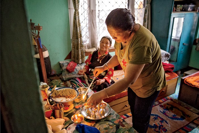 black year, grayson schaffer, sherpas, avalanche, mount everest, nepal, tragedy, mountaineering, dorjee khatri, family, funeral, puja, kathmandu