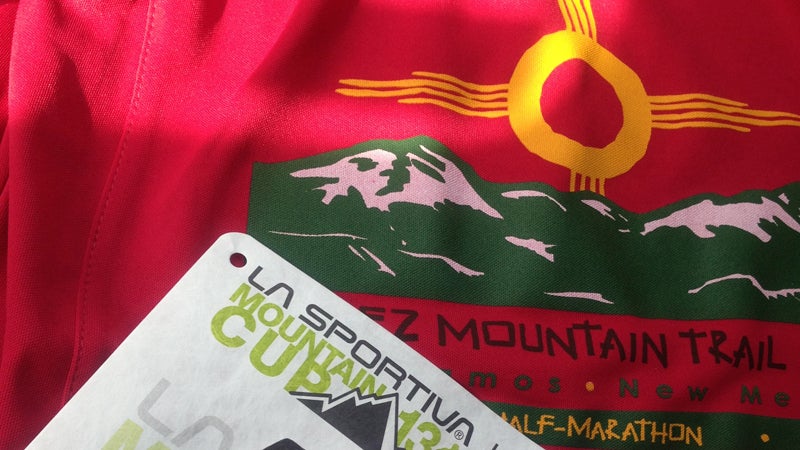 JMTR participants receive race shirts and pottery from the nearby Jemez Pueblo.