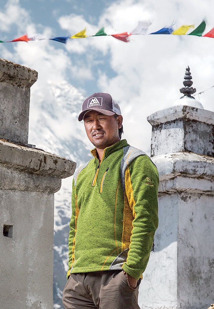 black year, grayson schaffer, sherpas, avalanche, mount everest, nepal, tragedy, mountaineering, lhakpa gyalgen, syangboche