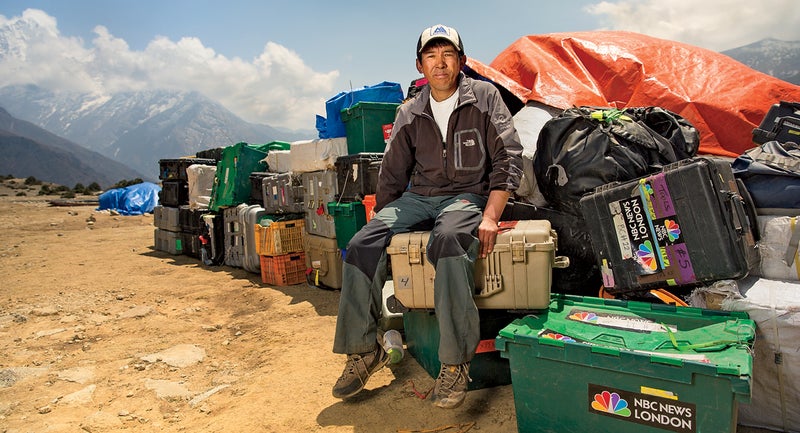 black year, grayson schaffer, sherpas, avalanche, mount everest, nepal, tragedy, mountaineering, lhakpa nuru, sherpa, nbc, camera equipment