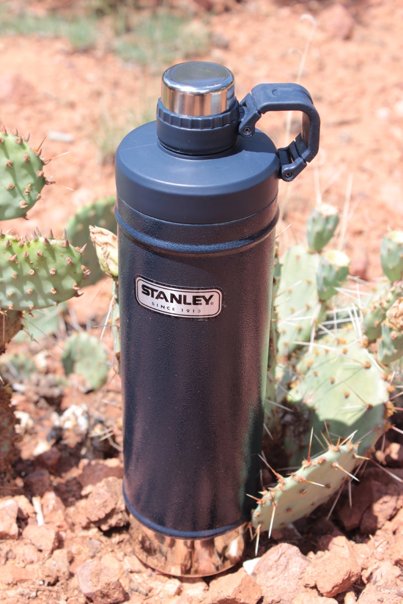 Stanley Classic 27-ounce 27oz. Vacuum Insulated Water Bottle stainless steel 10-01621-001 Hammertone Green bpa-free leak proof dishwasher safe 18/8 stainless steel Pacific Market International Hannah Weinberger outdoors outside magazine outside online