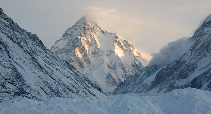 k2 mountaineering everest avalanche