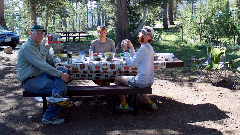 pacific crest trail sonora pass cafe hiking